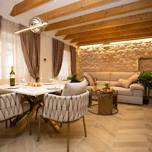 https://luxury-apartments-lilly-2.splithotels.org