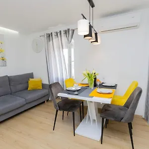 https://modern-cozy-apartment-bonnie-in-center-of-split.splithotels.org